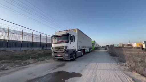 Gazze Şeridi’ne insani aranın ardından 100 tırlık ilk yardım konvoyu giriş yaptı