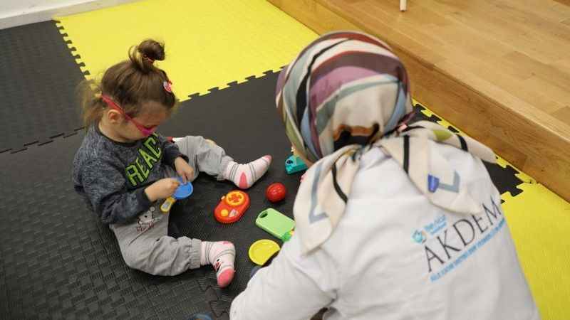 AKDEM'de sevgi dolu hikâyeler yazılıyor