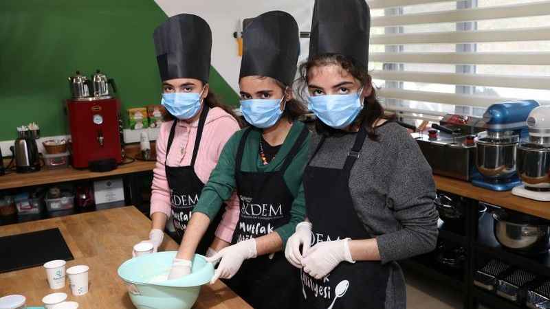 AKDEM'de sevgi dolu hikâyeler yazılıyor