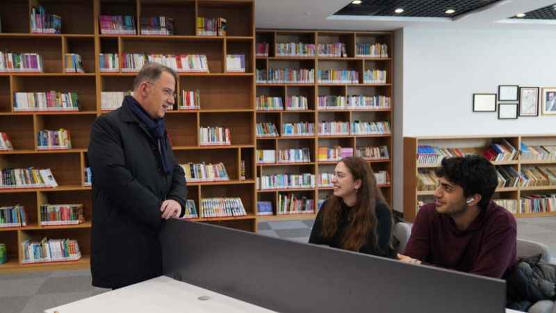 Beylikdüzü Kütüphanelerinde "Kürk Mantolu Madonna" zirvede