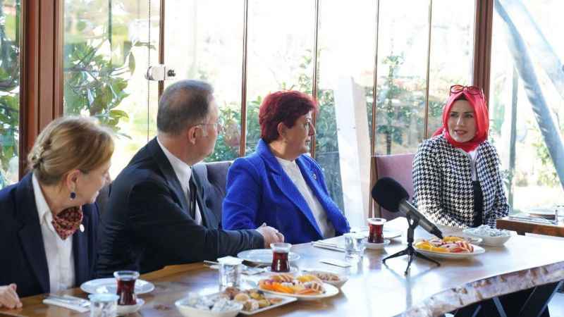 Başkan Çalık, kadın girişimcilerle buluştu