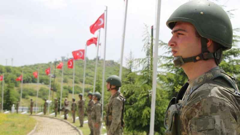 Bingöl’de kalleşçe şehit edilen 33 asker anıldı