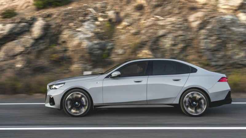 BMW 5 Serisi Sedan için Türkiye'ye çıkarma yapacak