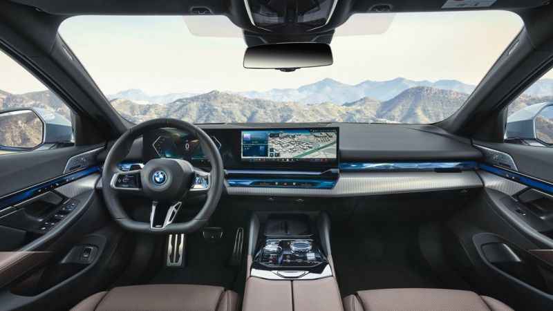 BMW 5 Serisi Sedan için Türkiye'ye çıkarma yapacak