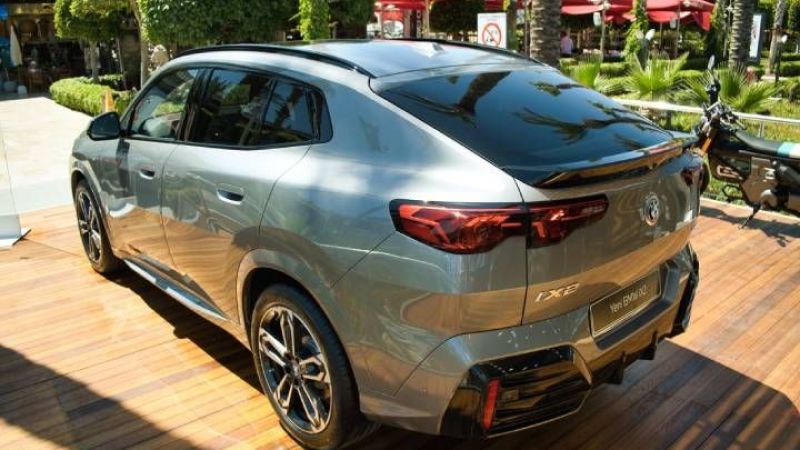 Dinamik tasarım ve geniş yaşam alanını bir arada sunan yeni BMW iX2 Yalıkavak Marina'da