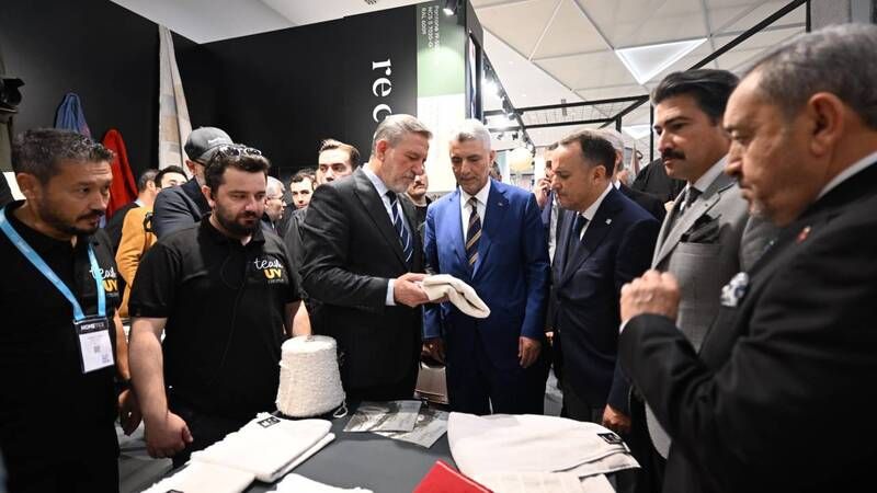 Ticaret Bakanı Ömer Bolat HOMETEX Fuarını ziyaret etti