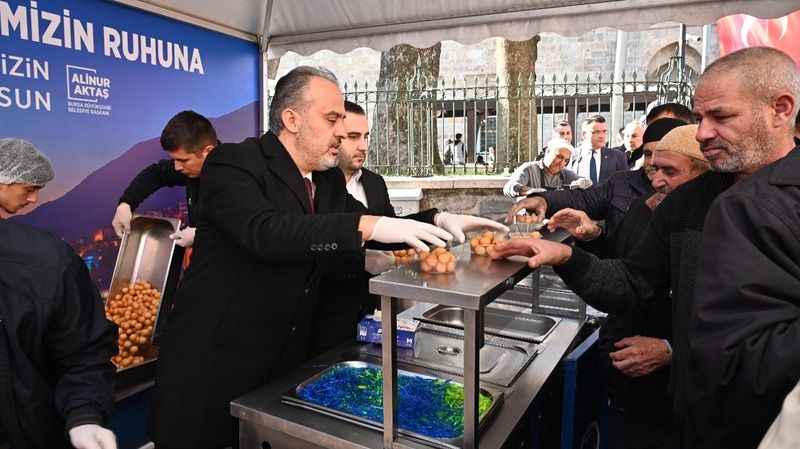 Bursa'da şehitler için 5 bin kişiye lokma dağıtıldı