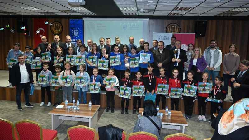 Bursa'da Zeka Oyunları Süper Ligi ödül töreniyle final yaptı