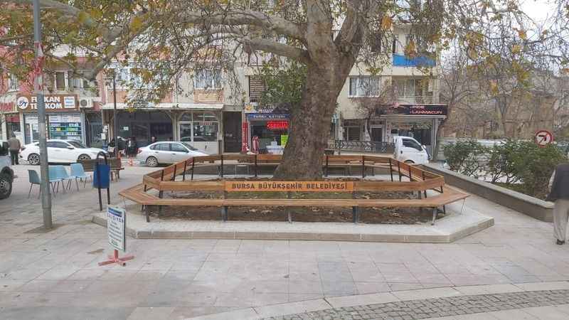 Nilüfer Belediyesi banklardaki 'Büyükşehir' yazısını kaldırdı