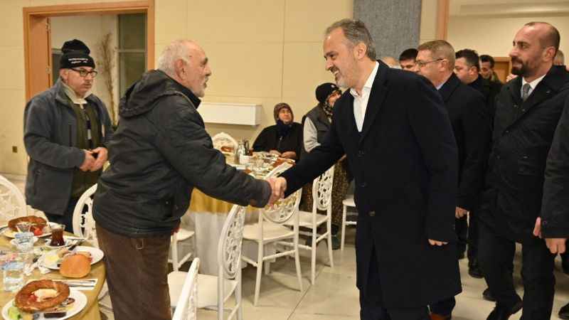 Başkan Aktaş'ın "Bereket Sofrası" Yenişehir'de kuruldu