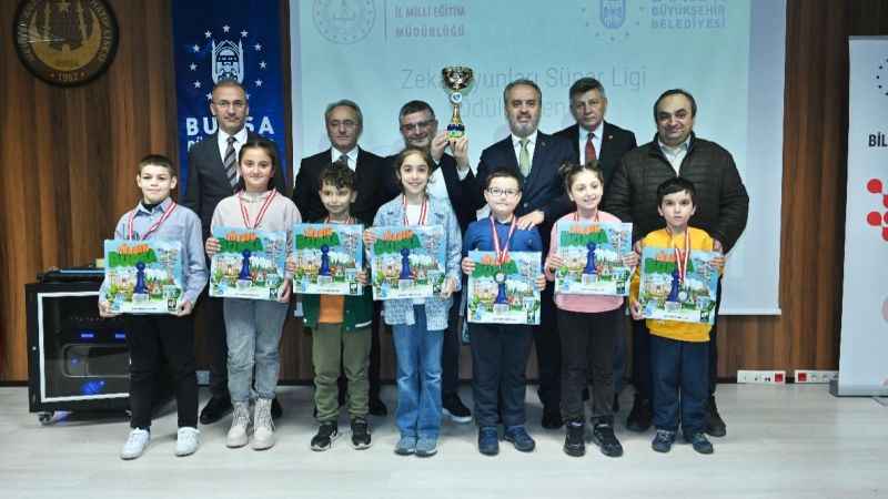 Bursa'da Zeka Oyunları Süper Ligi ödül töreniyle final yaptı