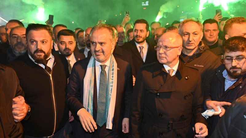 Bursalılar başkanlarını davul zurnayla karşıladı