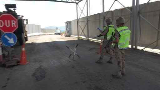 Teröristlerin korkulu rüyası olan Moray Üs Bölgesinde yol kontrolü