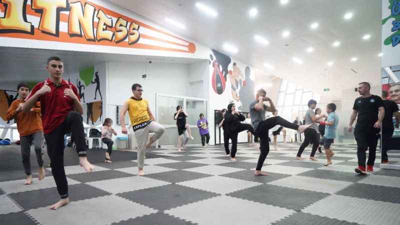 Çayırova'da çocuklar ve gençler, sporun keyfini çıkarıyor