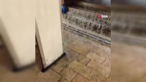 İstanbul’da sağanak yağış: Mısır Çarşısı’nı su bastı