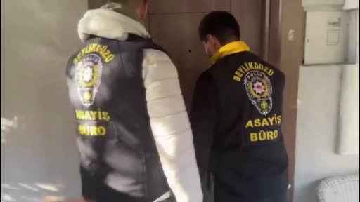 Beylikdüzü'nde bir evde Kalaşnikof ele geçirildi