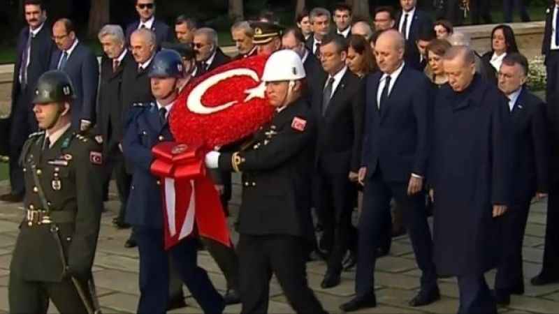 Devlet erkanı Ata'nın huzurunda