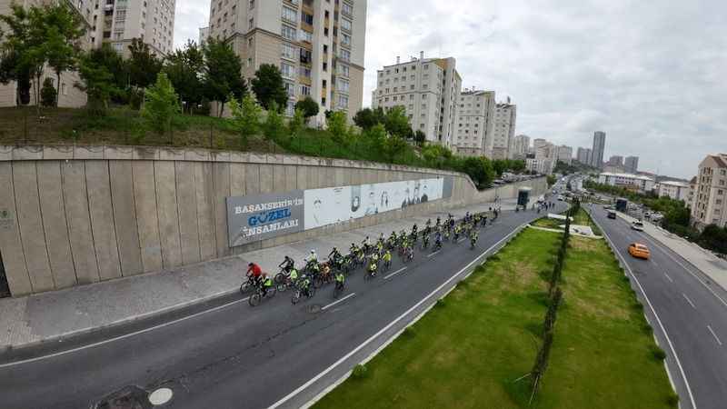 Başakşehir’de bisiklet tutkunları pedalları sağlığa çevirdi
