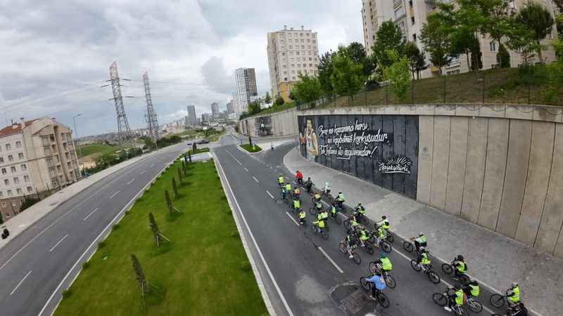 Başakşehir’de bisiklet tutkunları pedalları sağlığa çevirdi