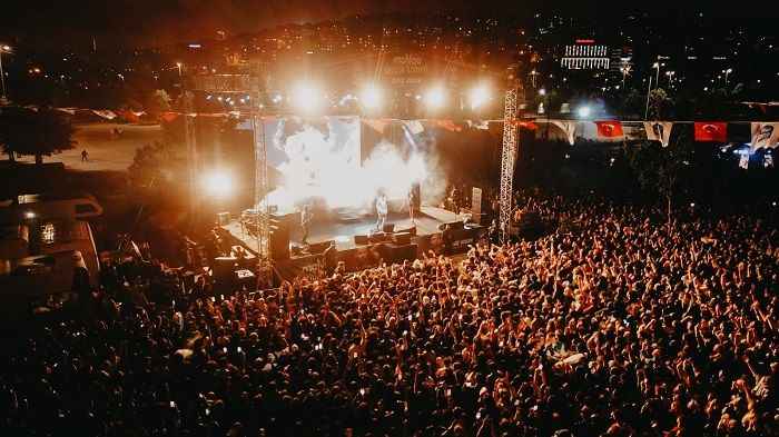 Manga konserinde kime ateş edildi