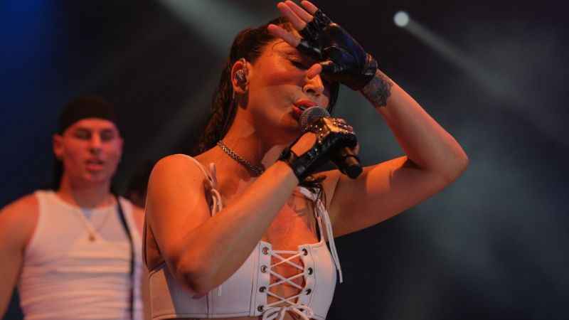 Yine çok konuşulacak bir Hande Yener tarzı