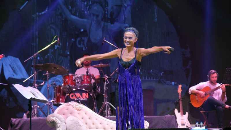 Yıldız Tilbe konseri doldu taştı