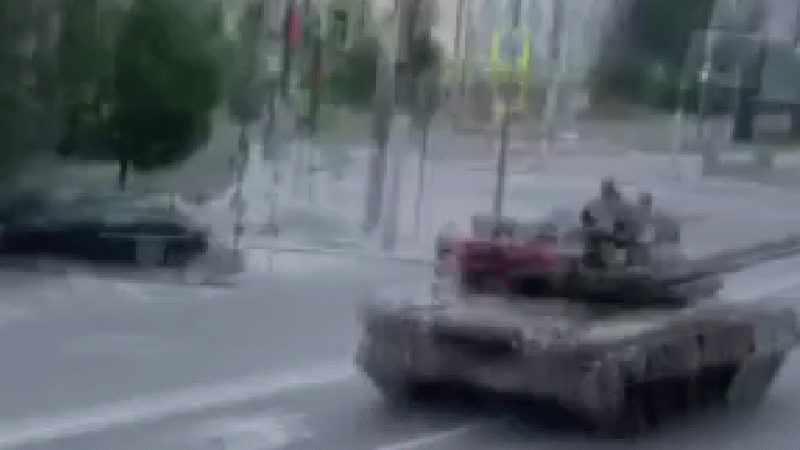 Rostov'da Zırhlı Araç Hareketliliği Sürüyor