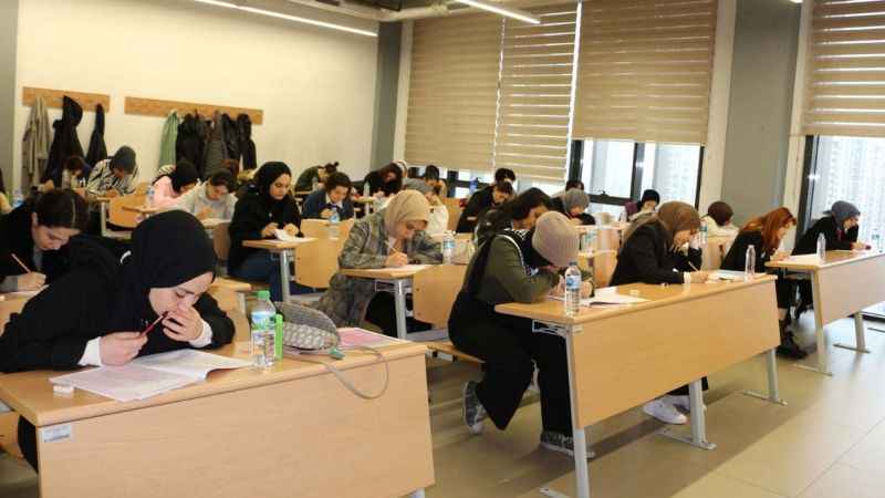 Esenler'de gençler YKS heyecanını erken yaşadı