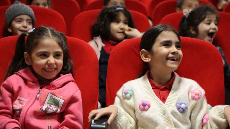 Esenler'de öğrenciler tiyatro sahnesinde