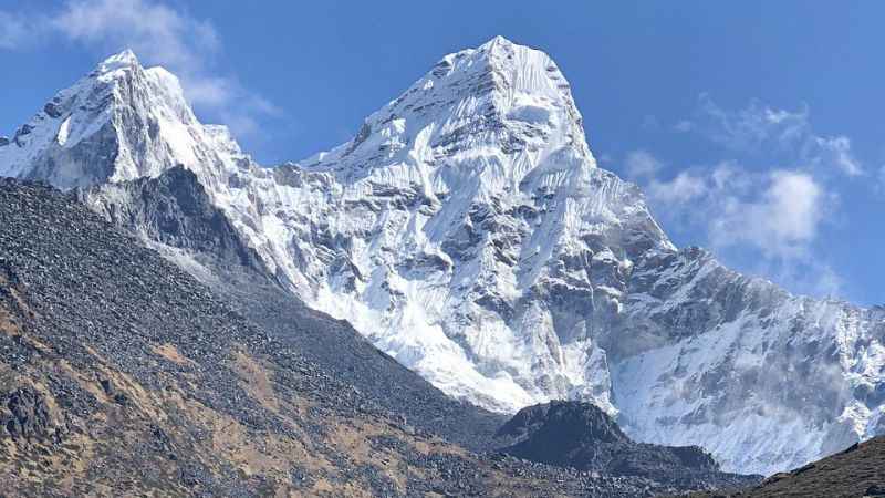 Everest'in zirvesinde uyuyan mikroplar bilim dünyasını şaşırttı