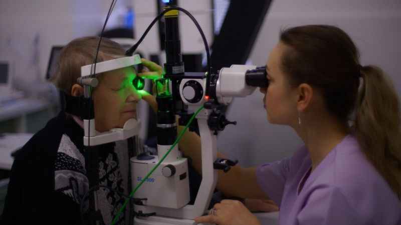 Kortizonlu göz damlasını bilinçsiz kullanmayın