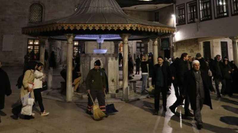 Eyüpsultan Camii üç ayları coşkuyla karşıladı