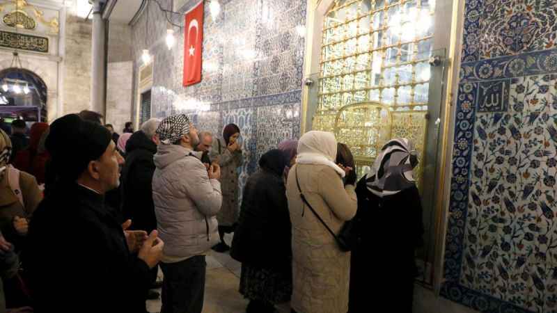 Eyüpsultan Camii üç ayları coşkuyla karşıladı