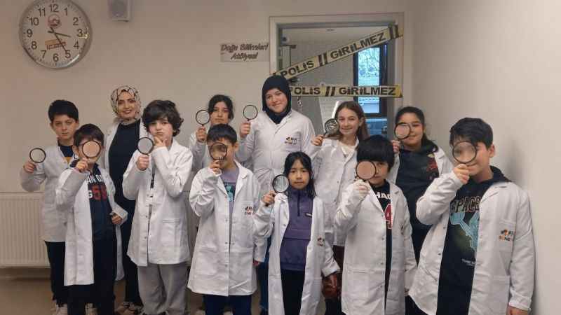 Minik öğrenciler adli tıp tekniklerini öğreniyorlar