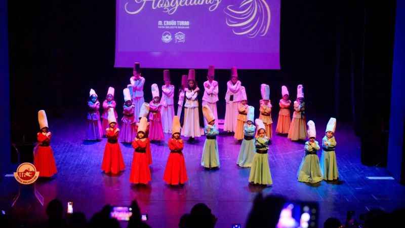 Fatih'te öğrencilerden unutulmaz Mevlana programı