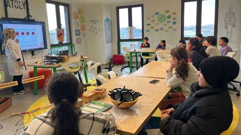 Minik öğrenciler adli tıp tekniklerini öğreniyorlar