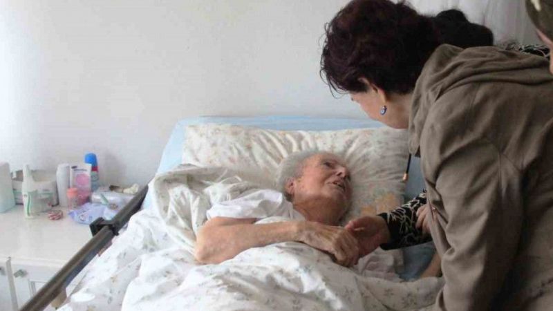 Fatma Girik’in annesi Münevver Ukav hayatını kaybetti