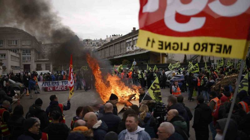 Fransa’da emeklilik reformuna karşı protestolar sürüyor: 27 gözaltı