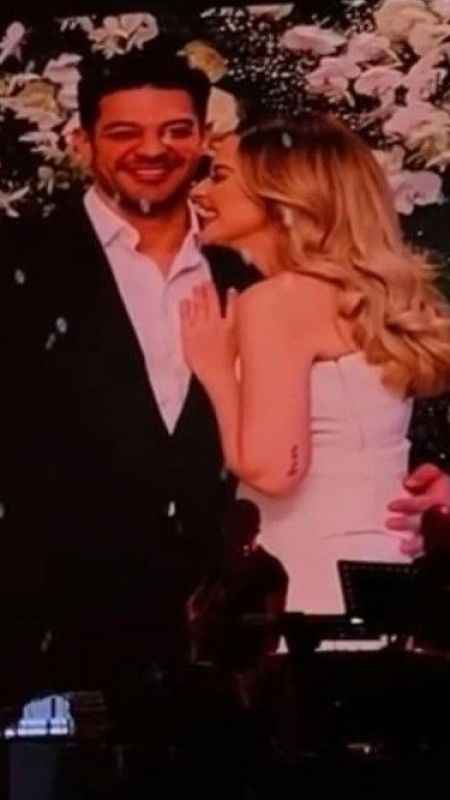 Hadise ve Murda'nın fotoğrafındaki büyük detay