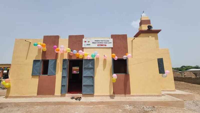 İHH geçen sene 12 ülkede kalıcı eserler inşa etti