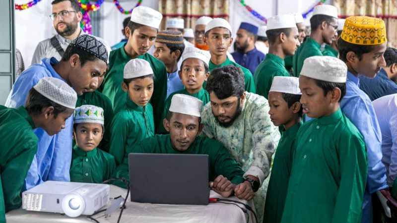 İHH dünyada da yüzbinlerce çocuğa dokundu