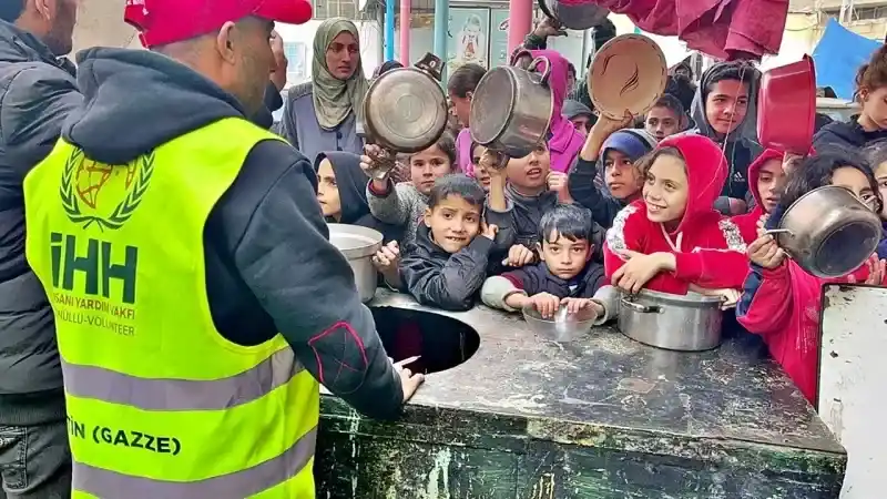 İHH, Gazze’de en çok yemek dağıtımı yapan kuruluşlardan