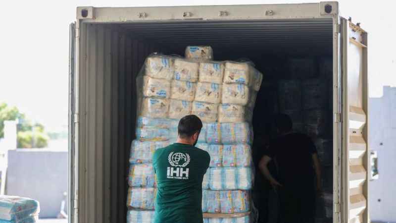İHH’dan Sudan’a 15 konteynerlik yardım malzemesi