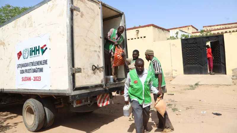 İHH’dan Sudanlı savaş mağdurlarına gıda desteği