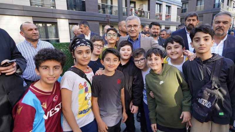 Üsküdar'da Erguvan Evleri projesi hak sahiplerine teslim edildi