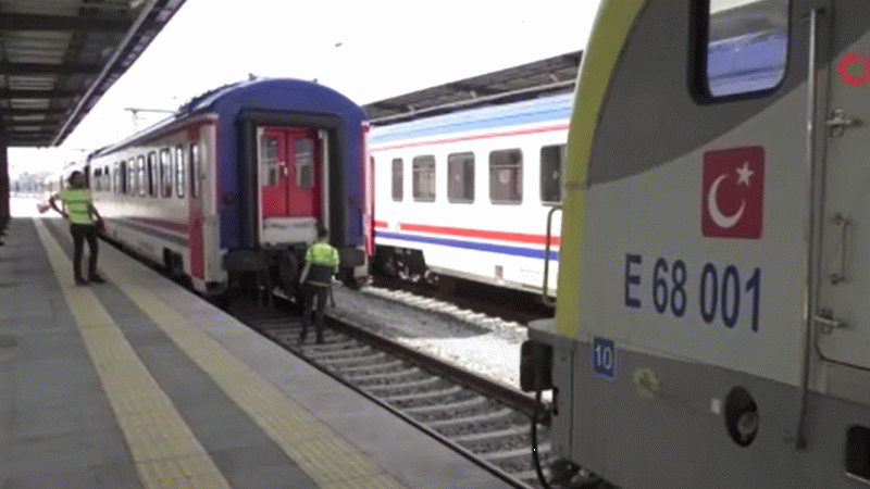 Ek seferler için hızlı trenlere vagonlar ekleniyor