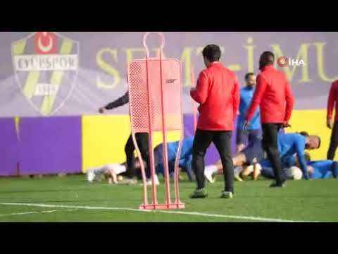 Teknik Direktör Arda Turan, Eyüpspor ile ilk antrenmanına çıktı