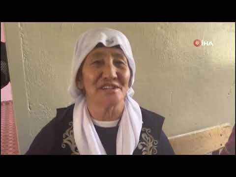 Kırgız Türkleri seçimde yöresel kıyafetleriyle sandık başına gitti