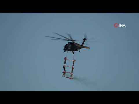 Malazgirt kutlamalarındaki SOLOTÜRK ve helikopter gösterileri nefes kesti