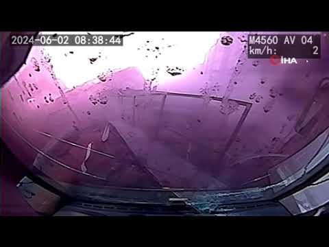 Küçükçekmece’de binanın çöktüğü anlar araç kamerasında